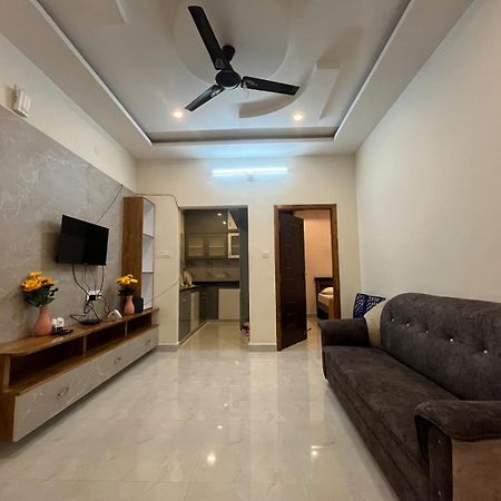 Padmavathi Homestay -2Bhk 1Bhk Ac Apartments For Group Of Families - Best Location - Flyover To Alipiri Gate - Walk To Ps4 Veg Restaurant - Modular Kitchen - Super Fast Wi-Fi- Near To Tirupati Bus Stand 2 Km-Near To Railway Station 2Km Exterior photo