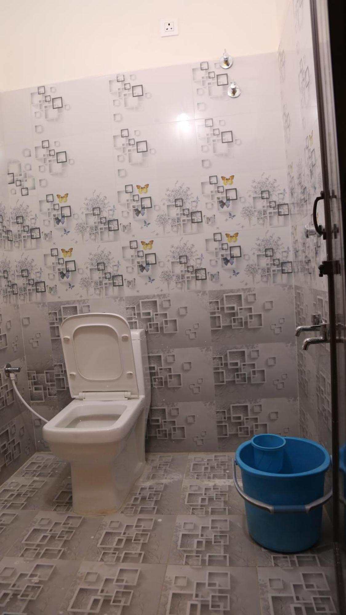 Padmavathi Homestay -2Bhk 1Bhk Ac Apartments For Group Of Families - Best Location - Flyover To Alipiri Gate - Walk To Ps4 Veg Restaurant - Modular Kitchen - Super Fast Wi-Fi- Near To Tirupati Bus Stand 2 Km-Near To Railway Station 2Km Exterior photo