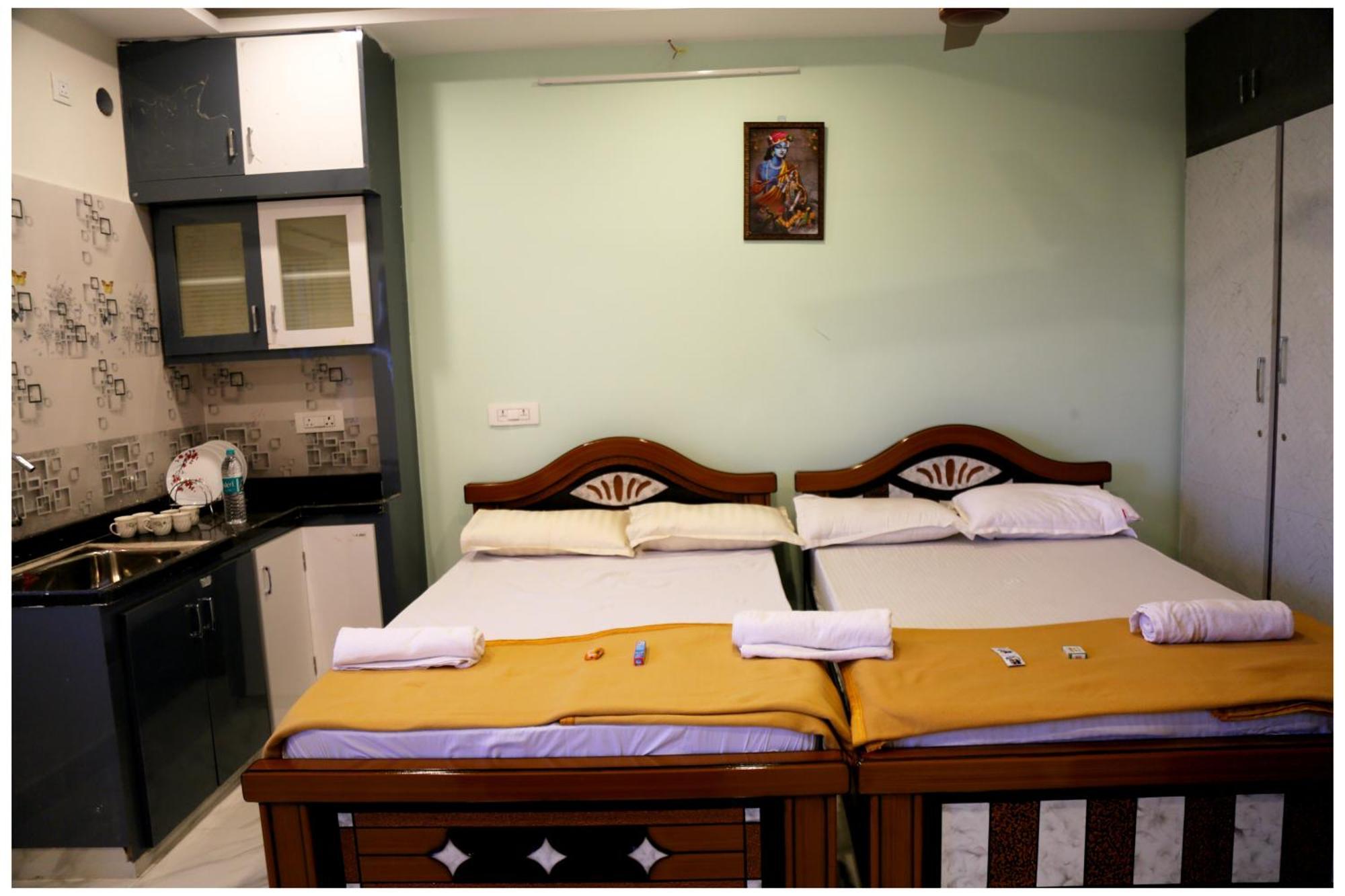 Padmavathi Homestay -2Bhk 1Bhk Ac Apartments For Group Of Families - Best Location - Flyover To Alipiri Gate - Walk To Ps4 Veg Restaurant - Modular Kitchen - Super Fast Wi-Fi- Near To Tirupati Bus Stand 2 Km-Near To Railway Station 2Km Exterior photo