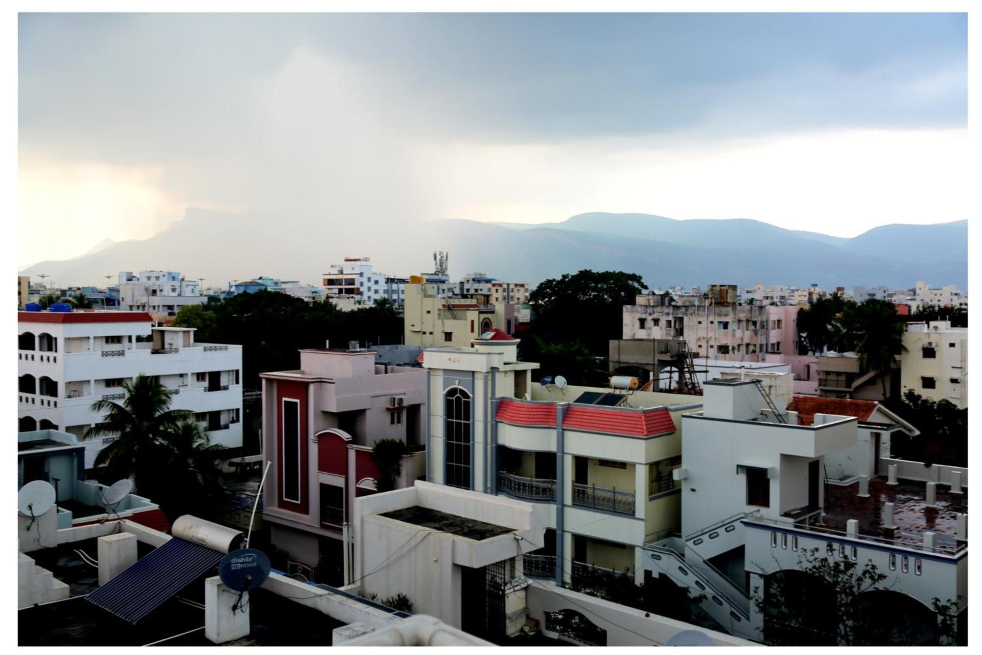 Padmavathi Homestay -2Bhk 1Bhk Ac Apartments For Group Of Families - Best Location - Flyover To Alipiri Gate - Walk To Ps4 Veg Restaurant - Modular Kitchen - Super Fast Wi-Fi- Near To Tirupati Bus Stand 2 Km-Near To Railway Station 2Km Exterior photo