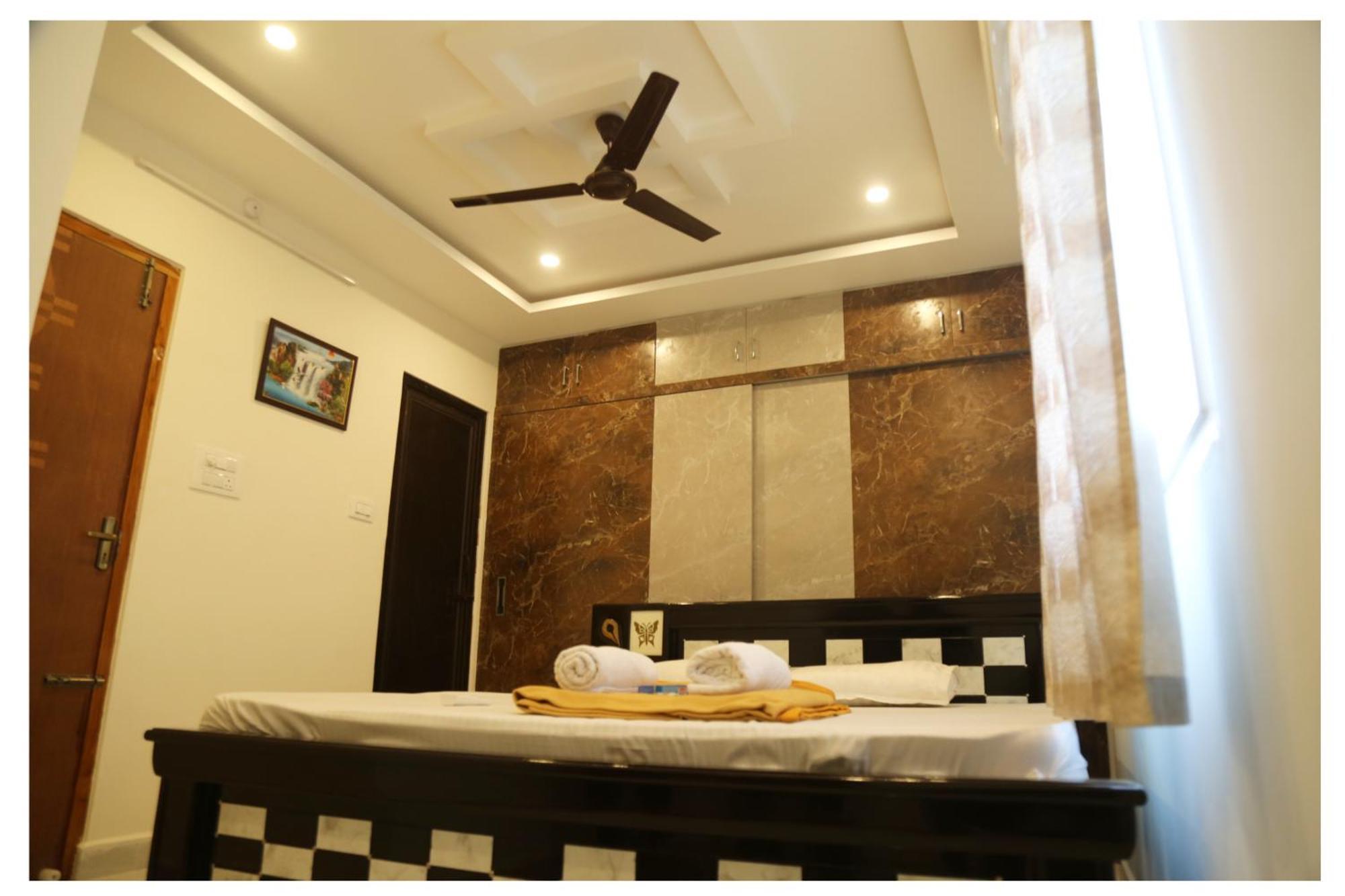 Padmavathi Homestay -2Bhk 1Bhk Ac Apartments For Group Of Families - Best Location - Flyover To Alipiri Gate - Walk To Ps4 Veg Restaurant - Modular Kitchen - Super Fast Wi-Fi- Near To Tirupati Bus Stand 2 Km-Near To Railway Station 2Km Exterior photo
