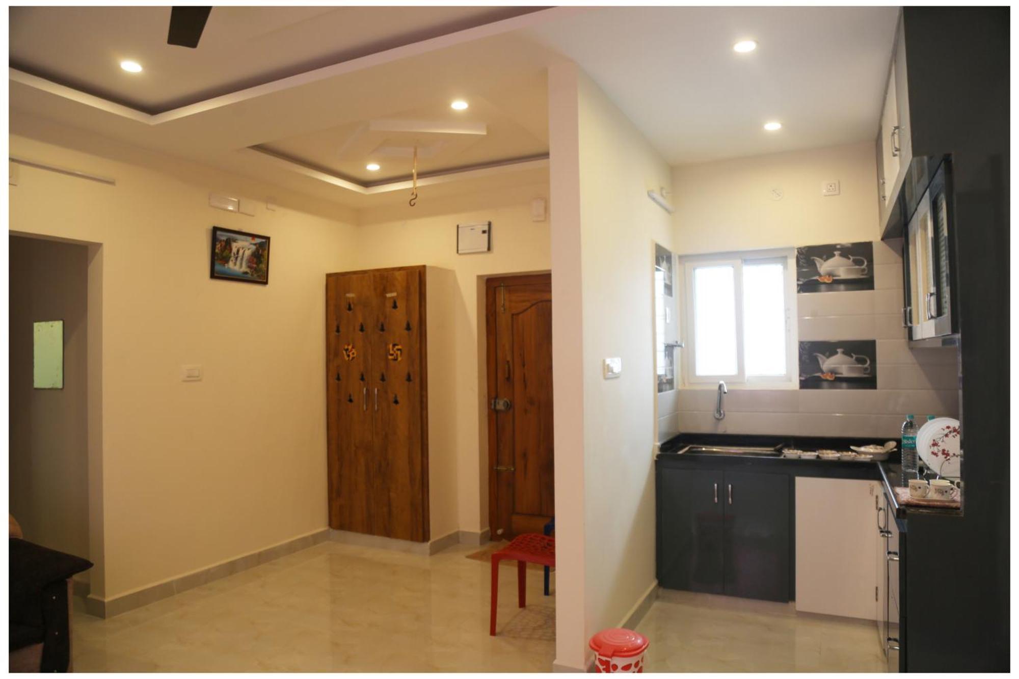 Padmavathi Homestay -2Bhk 1Bhk Ac Apartments For Group Of Families - Best Location - Flyover To Alipiri Gate - Walk To Ps4 Veg Restaurant - Modular Kitchen - Super Fast Wi-Fi- Near To Tirupati Bus Stand 2 Km-Near To Railway Station 2Km Exterior photo
