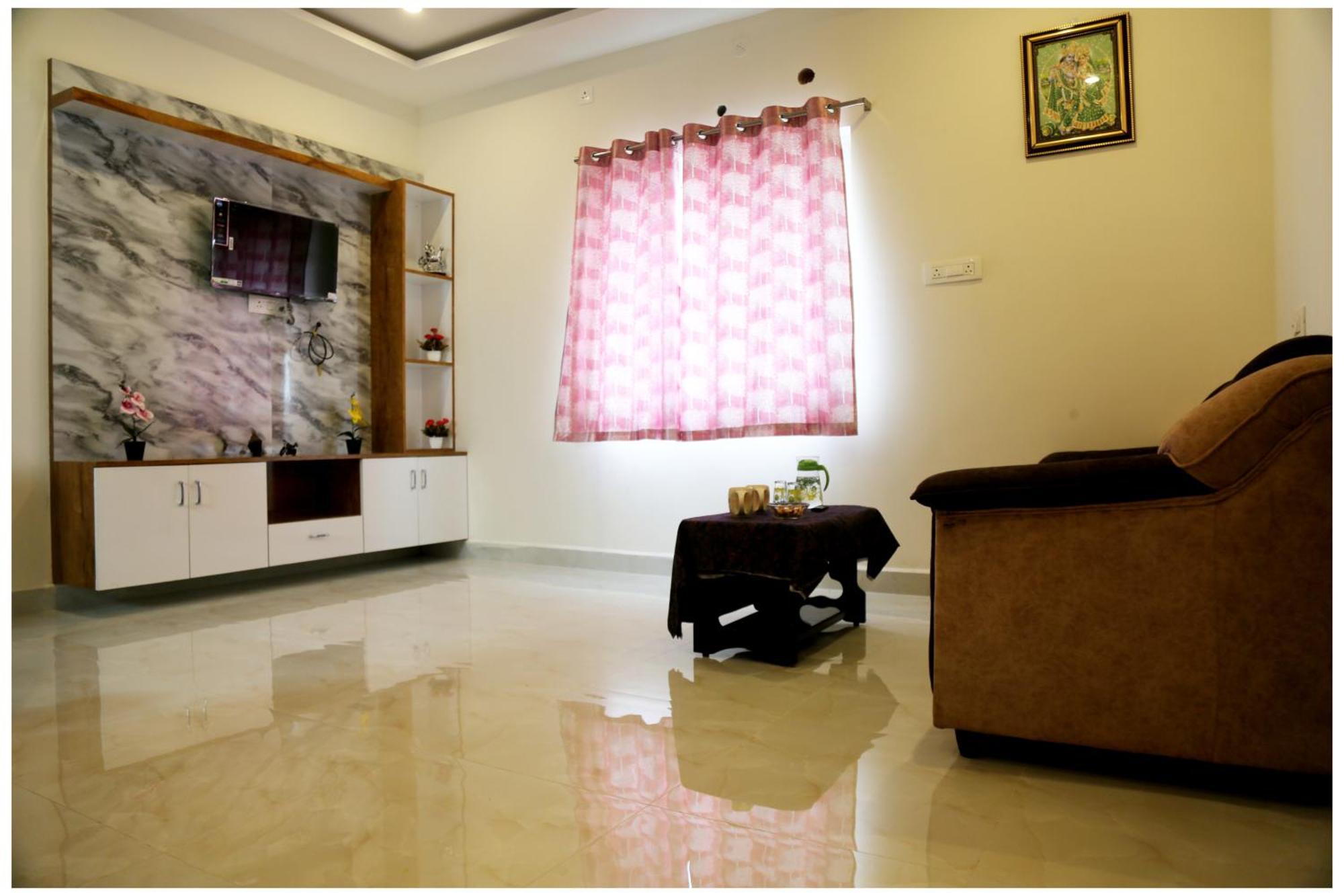 Padmavathi Homestay -2Bhk 1Bhk Ac Apartments For Group Of Families - Best Location - Flyover To Alipiri Gate - Walk To Ps4 Veg Restaurant - Modular Kitchen - Super Fast Wi-Fi- Near To Tirupati Bus Stand 2 Km-Near To Railway Station 2Km Exterior photo