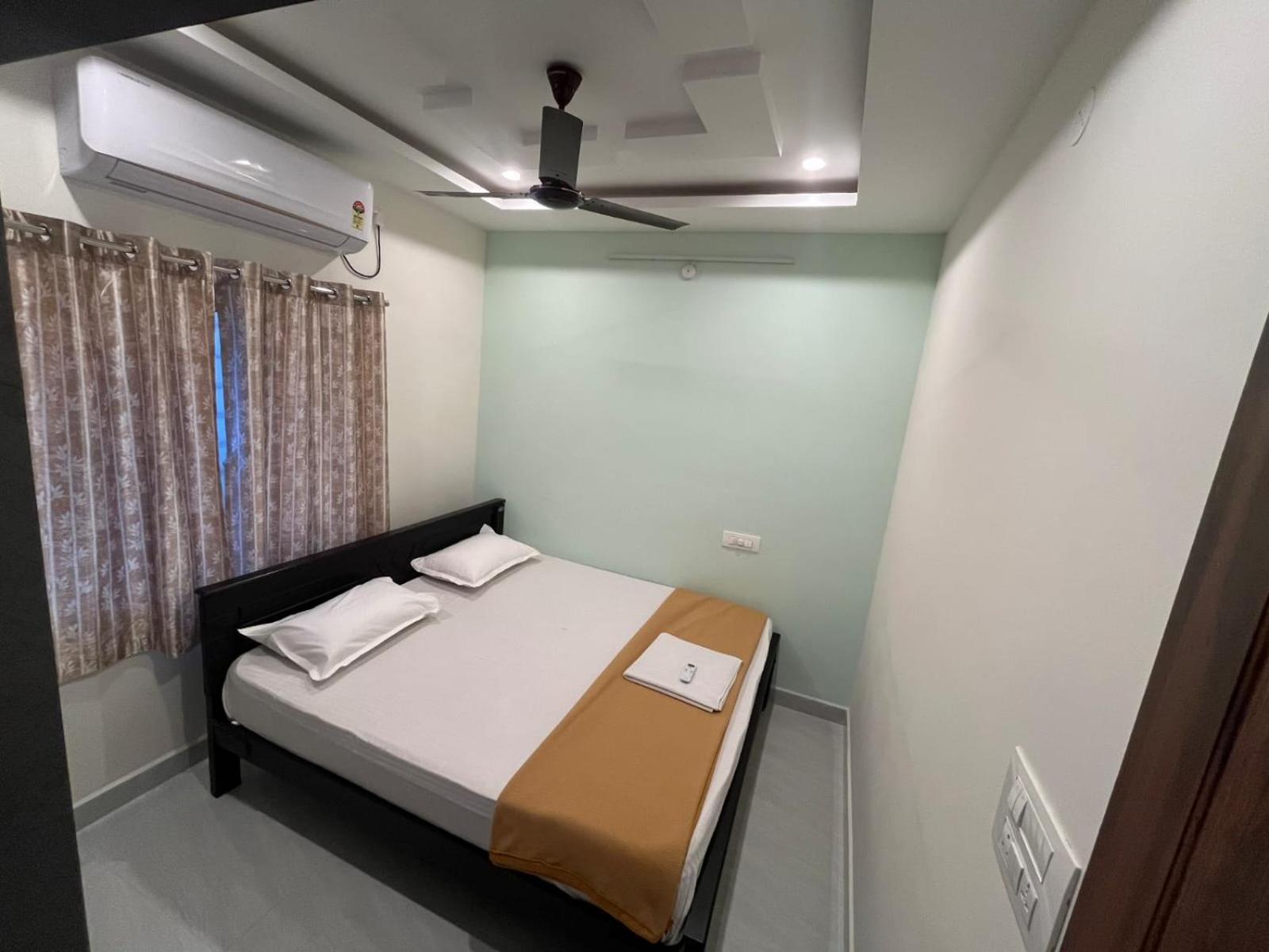 Padmavathi Homestay -2Bhk 1Bhk Ac Apartments For Group Of Families - Best Location - Flyover To Alipiri Gate - Walk To Ps4 Veg Restaurant - Modular Kitchen - Super Fast Wi-Fi- Near To Tirupati Bus Stand 2 Km-Near To Railway Station 2Km Exterior photo