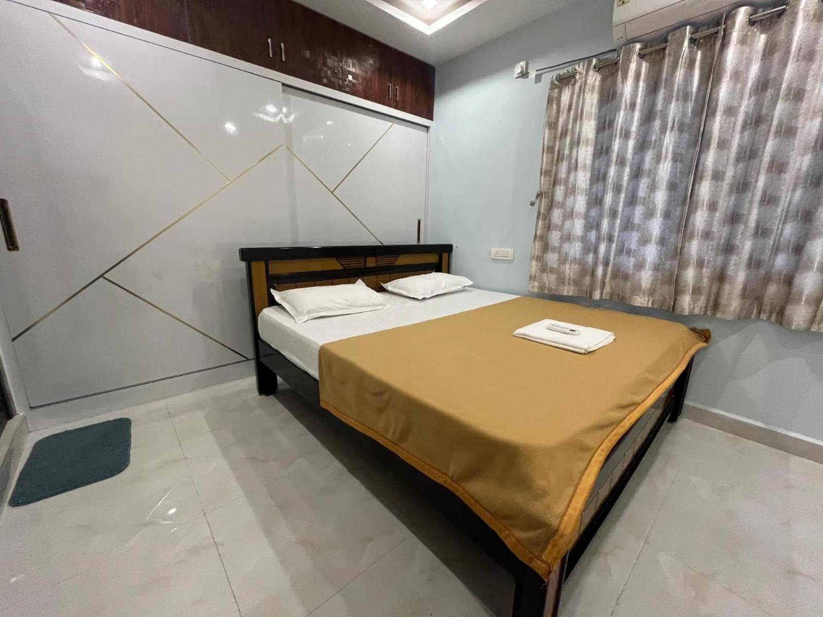 Padmavathi Homestay -2Bhk 1Bhk Ac Apartments For Group Of Families - Best Location - Flyover To Alipiri Gate - Walk To Ps4 Veg Restaurant - Modular Kitchen - Super Fast Wi-Fi- Near To Tirupati Bus Stand 2 Km-Near To Railway Station 2Km Exterior photo