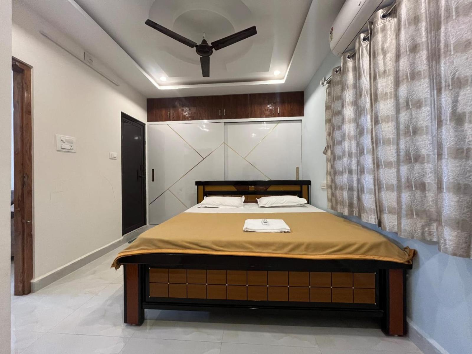 Padmavathi Homestay -2Bhk 1Bhk Ac Apartments For Group Of Families - Best Location - Flyover To Alipiri Gate - Walk To Ps4 Veg Restaurant - Modular Kitchen - Super Fast Wi-Fi- Near To Tirupati Bus Stand 2 Km-Near To Railway Station 2Km Exterior photo