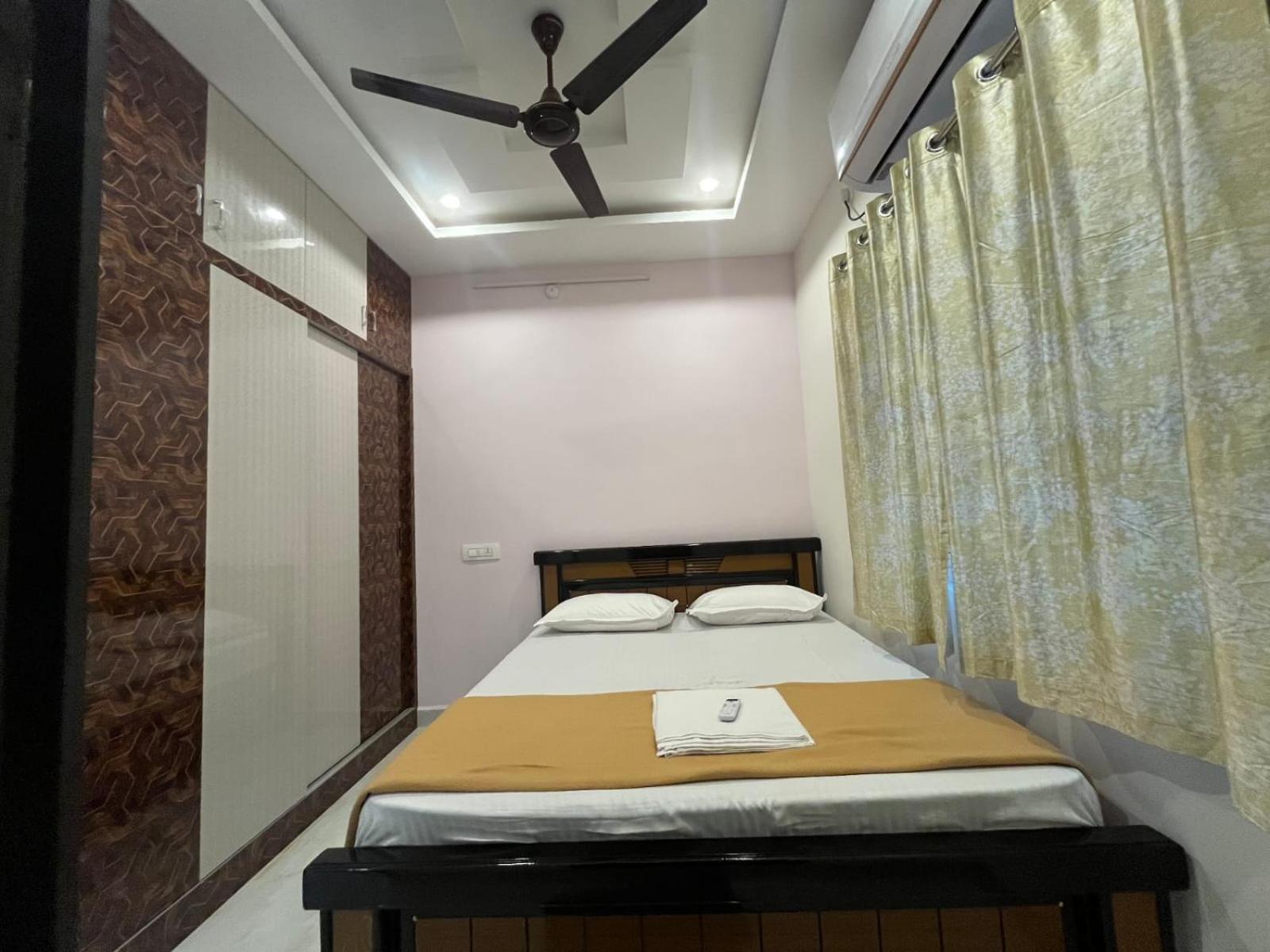 Padmavathi Homestay -2Bhk 1Bhk Ac Apartments For Group Of Families - Best Location - Flyover To Alipiri Gate - Walk To Ps4 Veg Restaurant - Modular Kitchen - Super Fast Wi-Fi- Near To Tirupati Bus Stand 2 Km-Near To Railway Station 2Km Exterior photo
