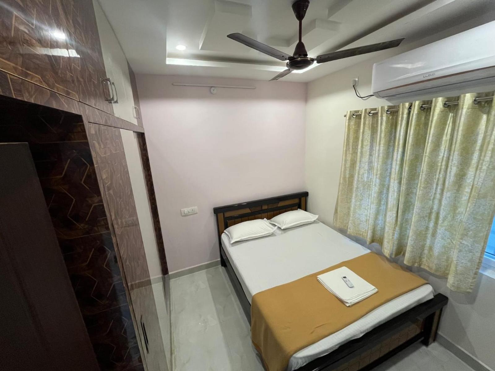 Padmavathi Homestay -2Bhk 1Bhk Ac Apartments For Group Of Families - Best Location - Flyover To Alipiri Gate - Walk To Ps4 Veg Restaurant - Modular Kitchen - Super Fast Wi-Fi- Near To Tirupati Bus Stand 2 Km-Near To Railway Station 2Km Exterior photo