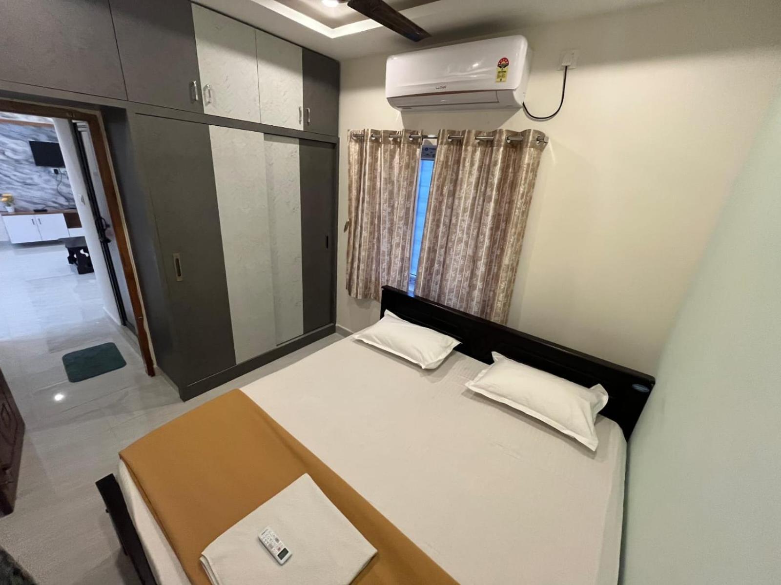 Padmavathi Homestay -2Bhk 1Bhk Ac Apartments For Group Of Families - Best Location - Flyover To Alipiri Gate - Walk To Ps4 Veg Restaurant - Modular Kitchen - Super Fast Wi-Fi- Near To Tirupati Bus Stand 2 Km-Near To Railway Station 2Km Exterior photo