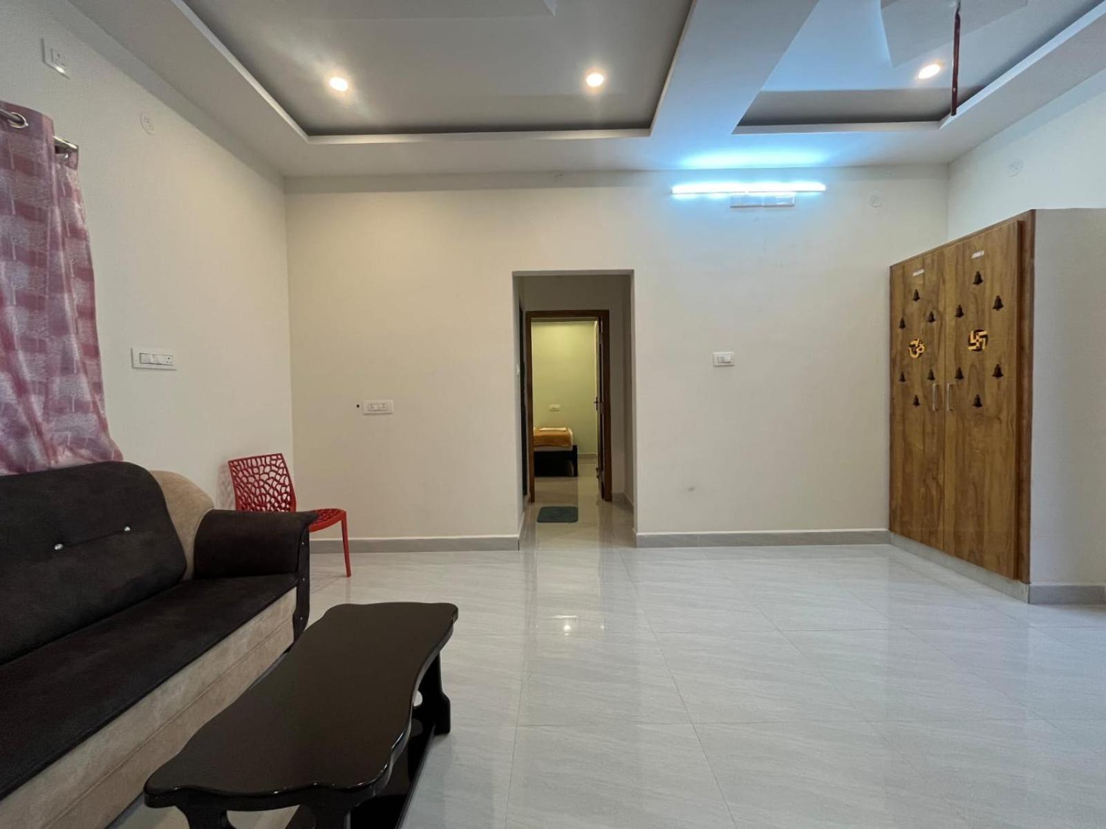 Padmavathi Homestay -2Bhk 1Bhk Ac Apartments For Group Of Families - Best Location - Flyover To Alipiri Gate - Walk To Ps4 Veg Restaurant - Modular Kitchen - Super Fast Wi-Fi- Near To Tirupati Bus Stand 2 Km-Near To Railway Station 2Km Exterior photo