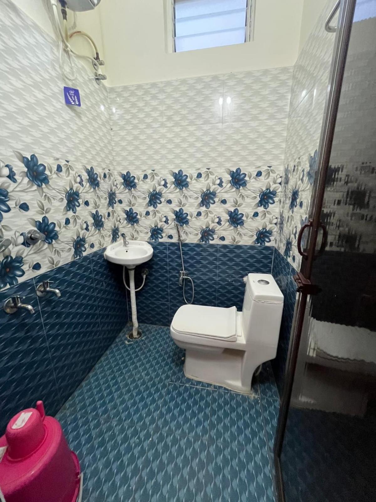 Padmavathi Homestay -2Bhk 1Bhk Ac Apartments For Group Of Families - Best Location - Flyover To Alipiri Gate - Walk To Ps4 Veg Restaurant - Modular Kitchen - Super Fast Wi-Fi- Near To Tirupati Bus Stand 2 Km-Near To Railway Station 2Km Exterior photo